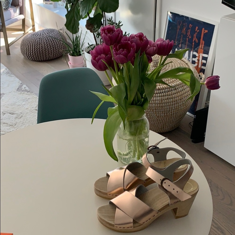 No. 6 Coco Cross Sandal, cross front in Rose Gold